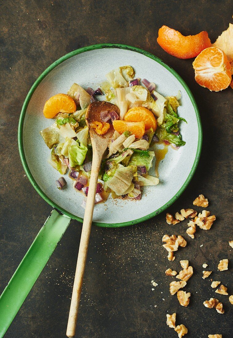 Chicory salad with mandarins and walnuts