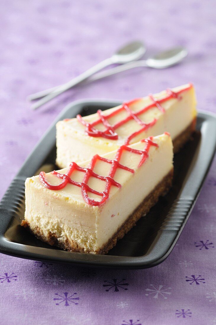 Cheesecake with raspberry lattice