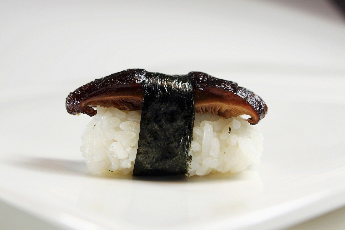 Nigiri sushi with shiitake mushrooms and nori