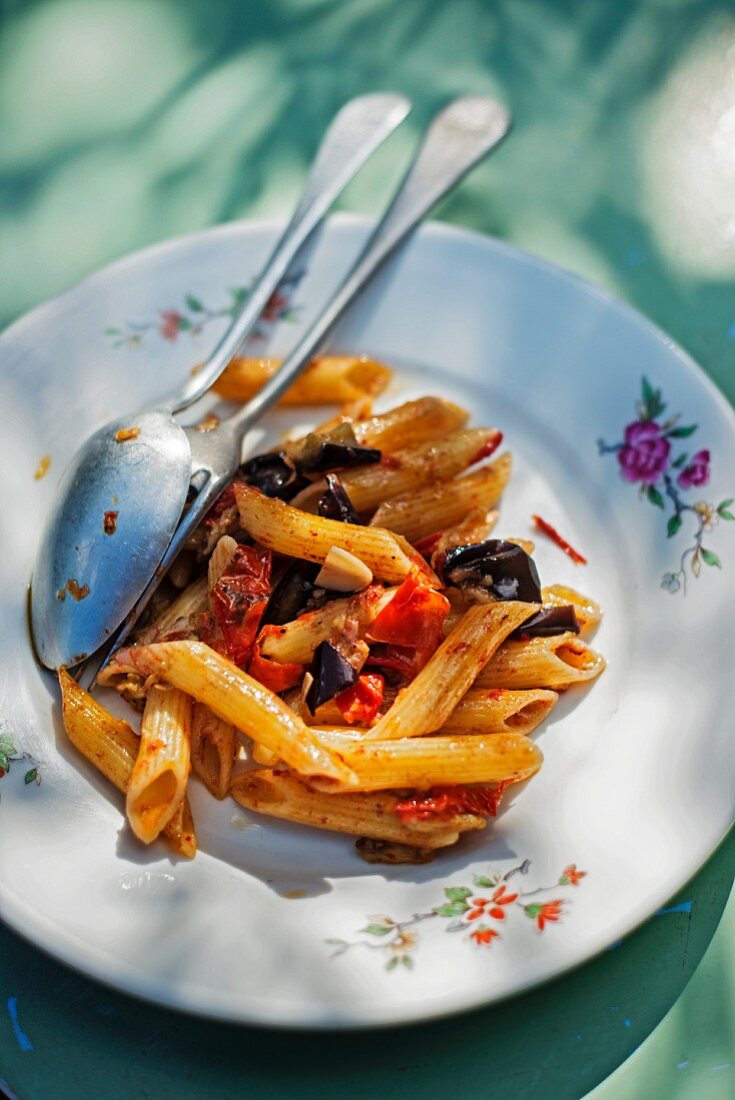 Penne with aubergines and tomatoes