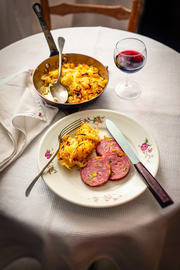 Sabodet-Wurst mit Pistazien und Rösti