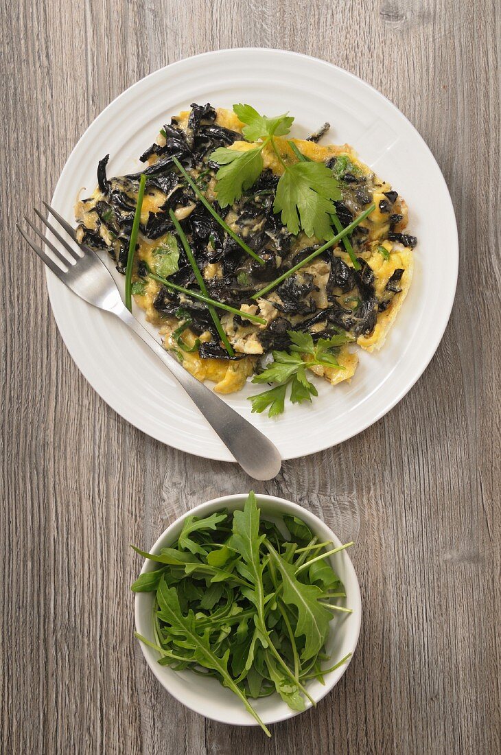 Omelette with black chanterelles and rocket
