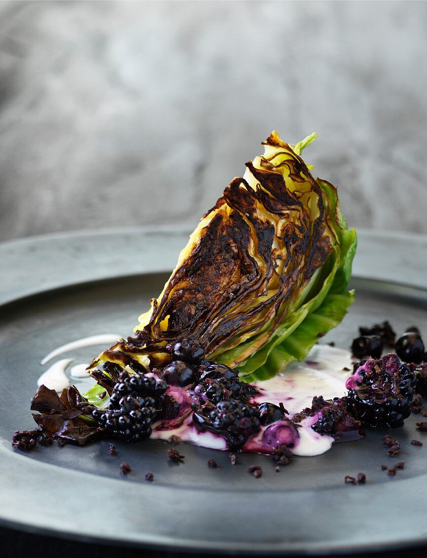 Pan-fried pointed cabbage with berries and olives