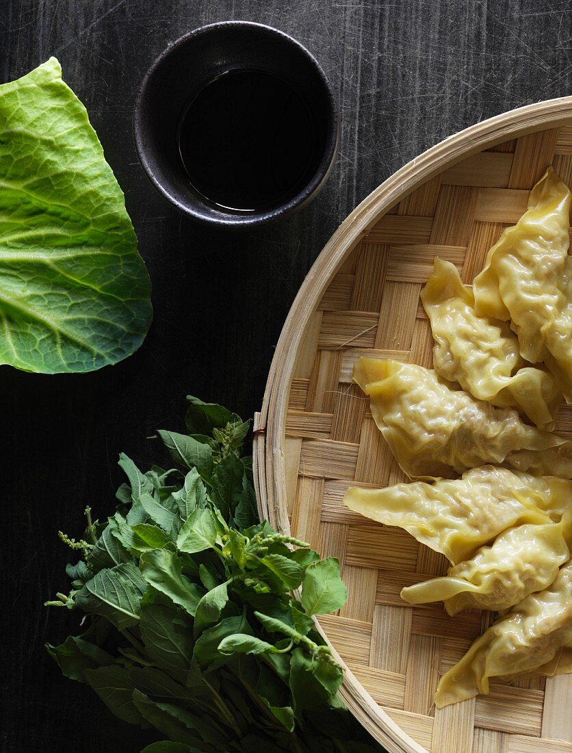 Steamed pasta pockets filled with cabbage, chicken and mushrooms