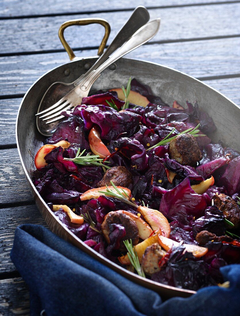 Braised red cabbage with salsiccia, apple and rosemary