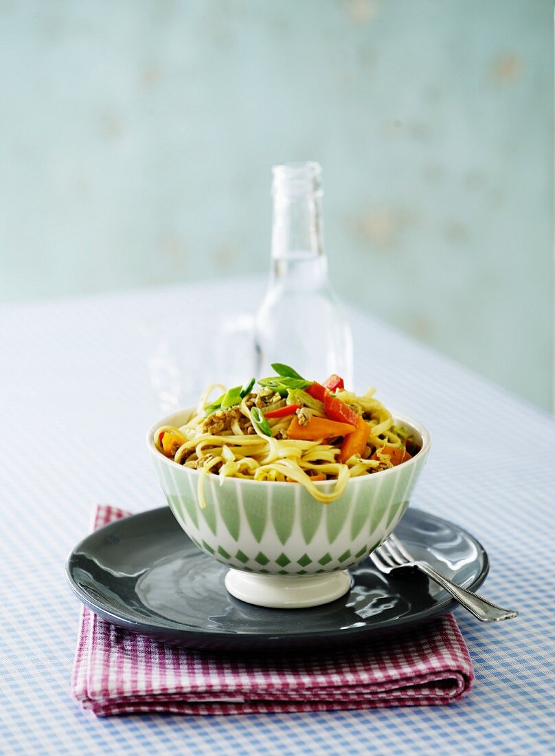 Tagliatelle with carrots and peppers