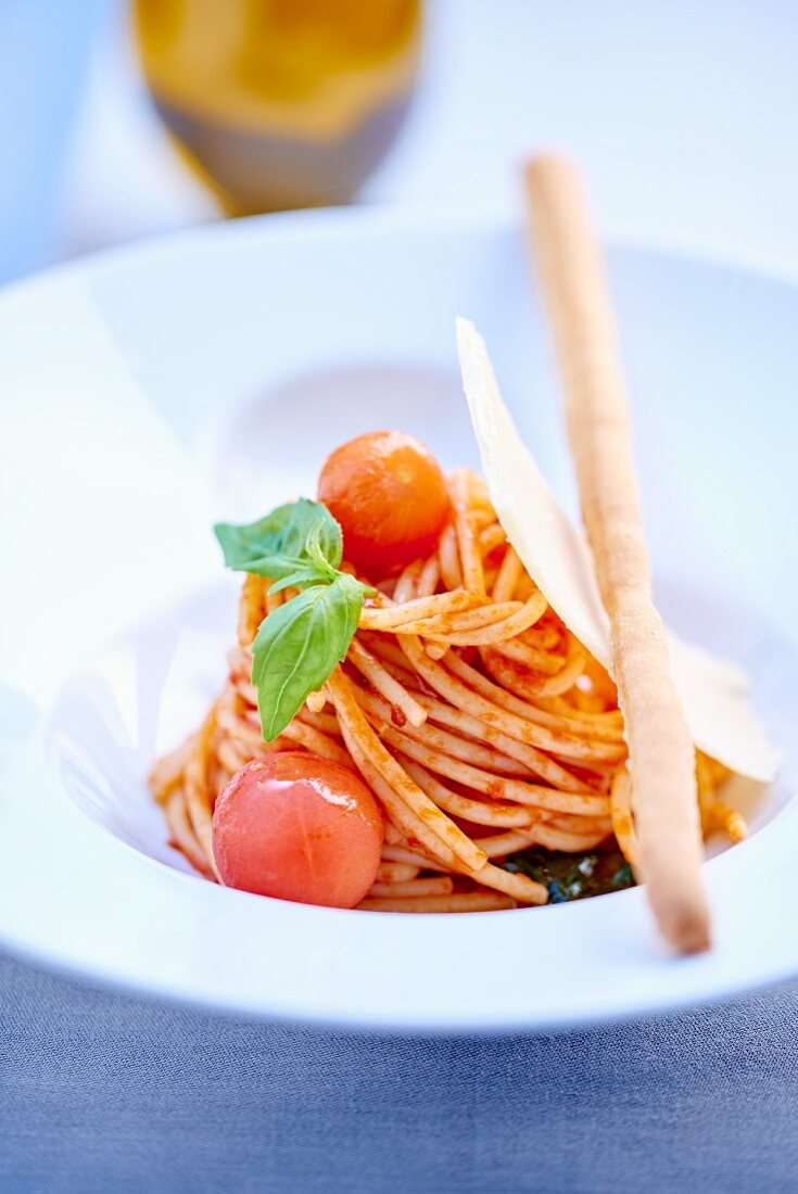 Spaghetti with cherry tomatoes, basil and grissini