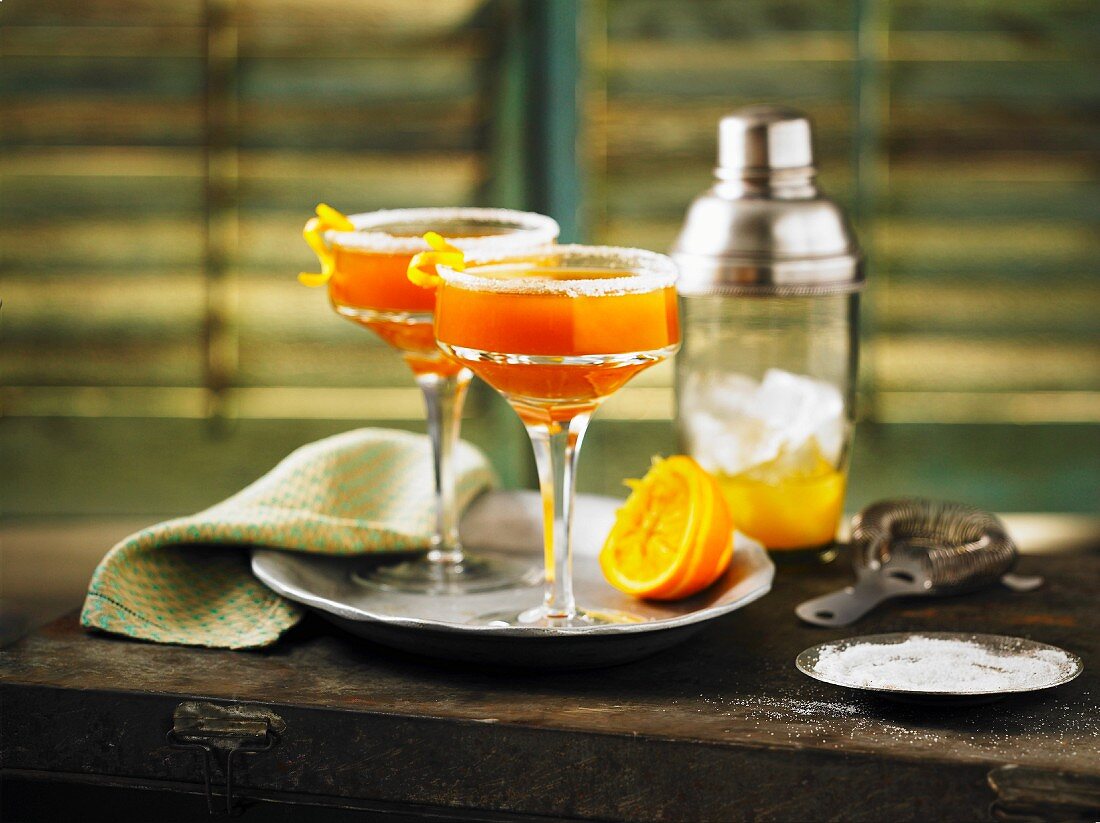 Cocktail mit Whiskey, Ahornsirup & Orange