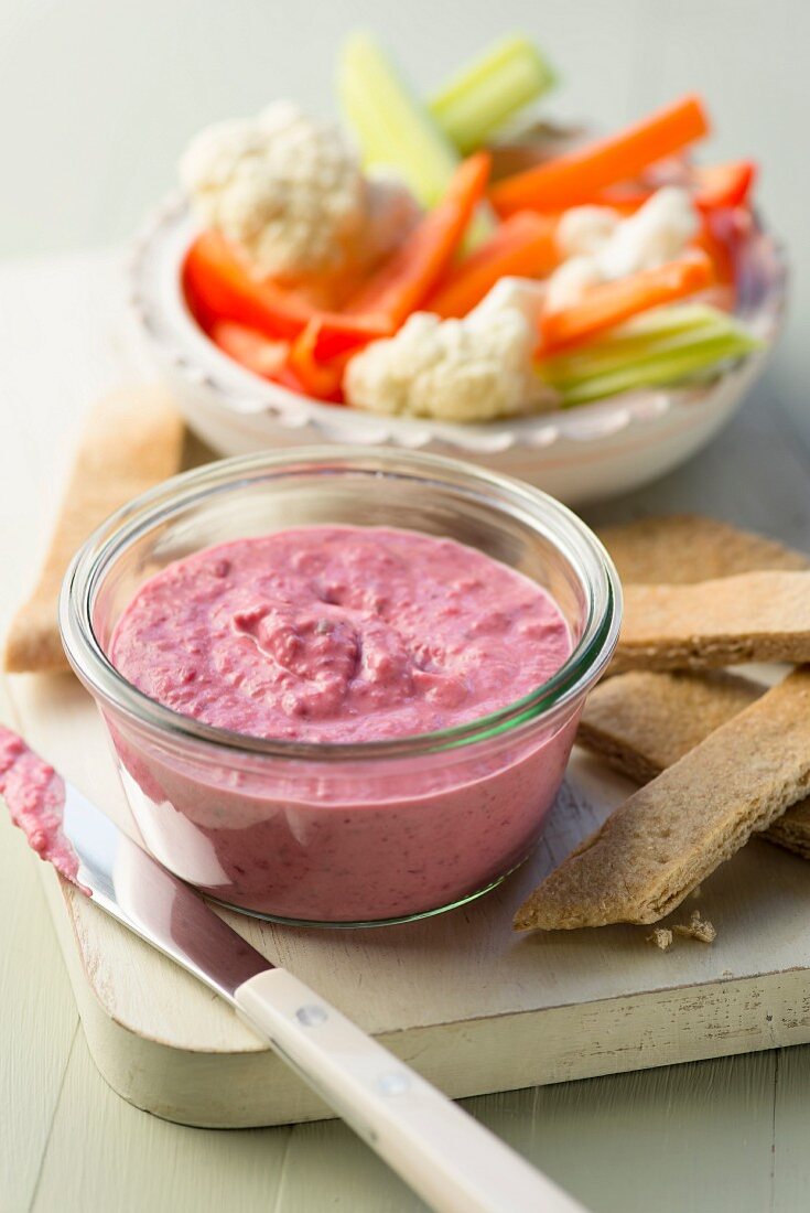 Hummus mit Rote-Bete & Bohnen