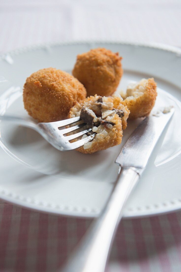 Suppli (gefüllte Reisbällchen, Italien)