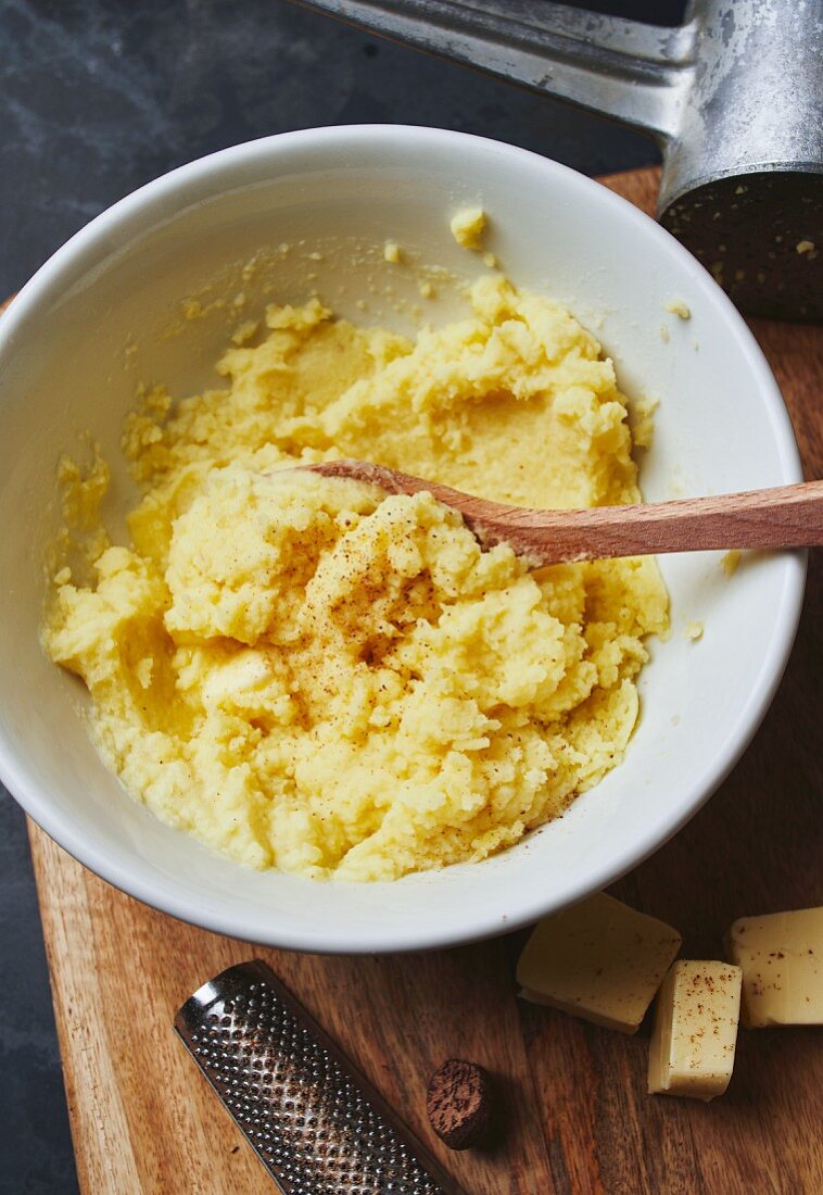 Mashed potatoes with nutmeg and butter