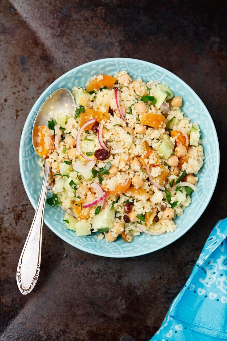 Couscous with cucumber, dried apricots and chickpeas