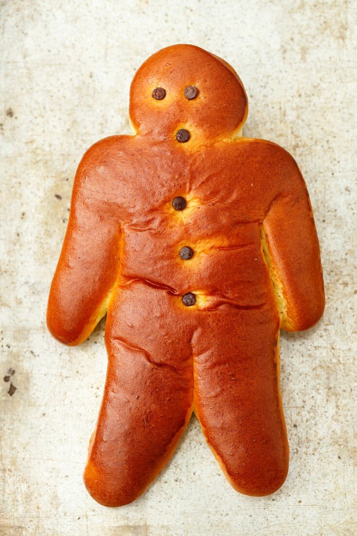 A man-shaped bread (seen from above) – License Images – 11445111 ❘ StockFood
