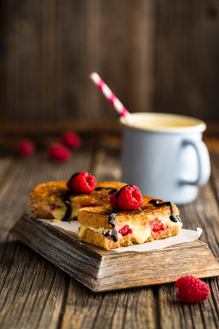 French Toast mit Himbeeren