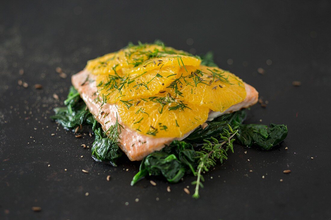 Oven-baked salmon fillet with orange slices, spinach and dill (low carb)