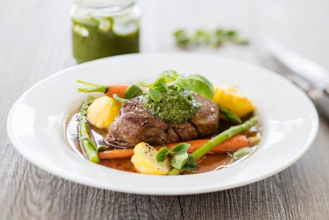 Poached beef fillet with vegetables and pesto (low carb)