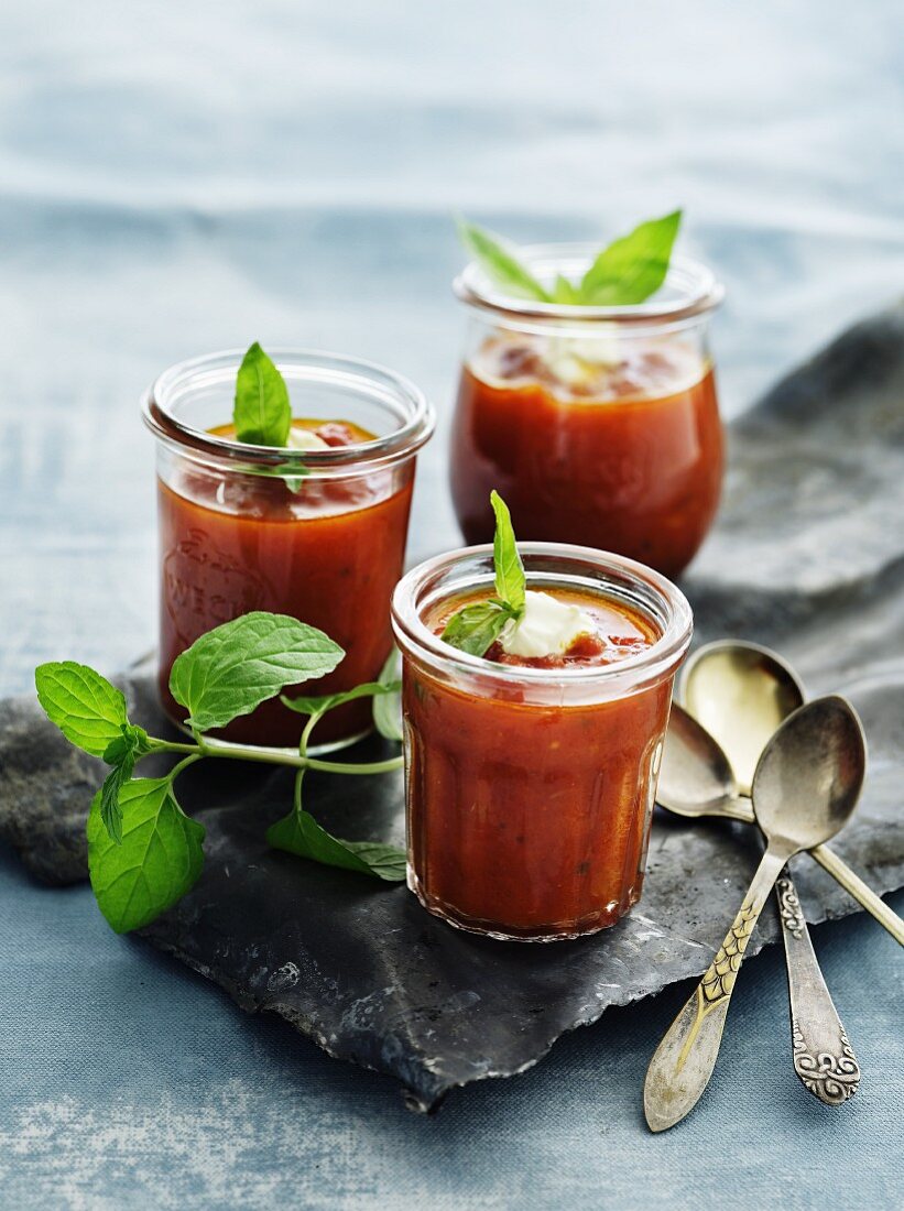 Gazpacho in Gläsern