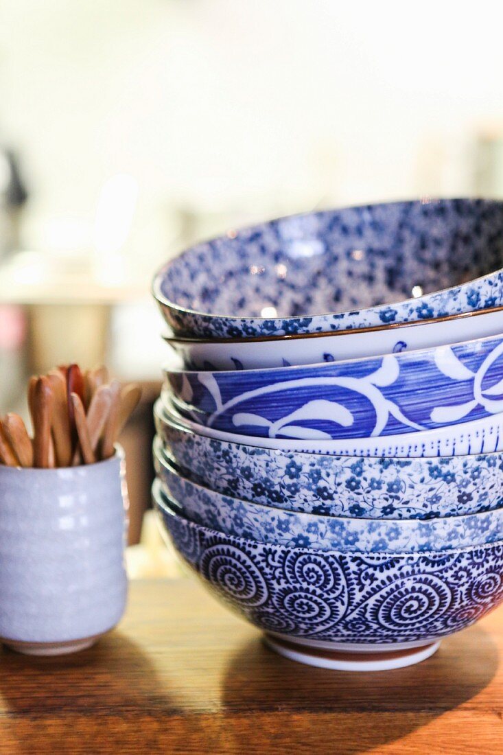 Various blue and white rice bowls (Mochi, Vienna)