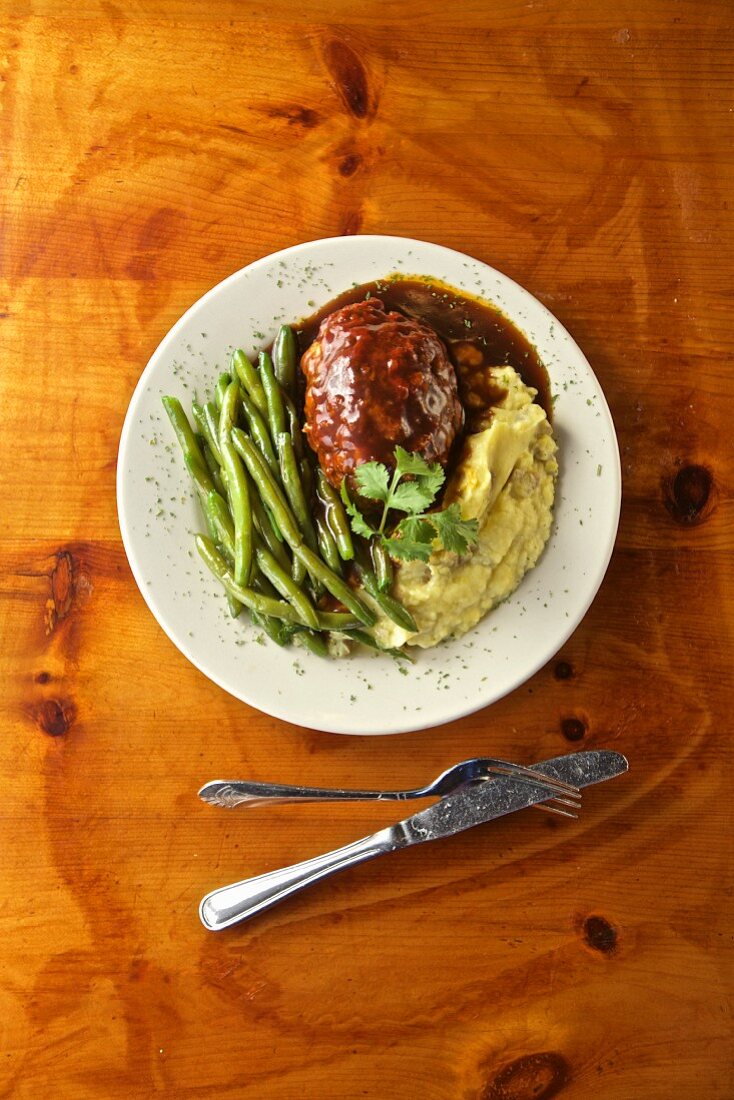 Black Angus meatloaf with brown sugar, tomato sauce, garlic mashed potatoes and green beans