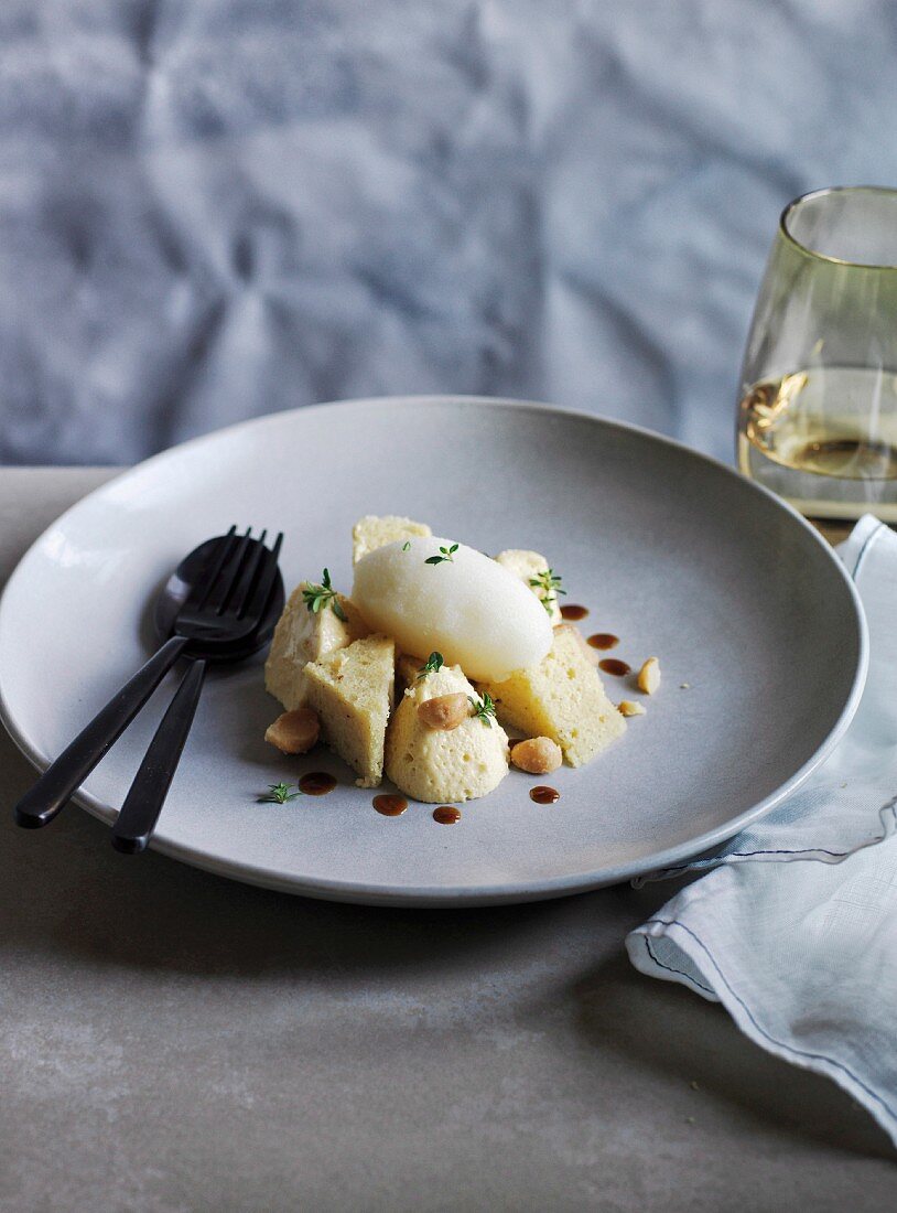 Honigmousse mit Pfefferbiskuit und Biersorbet (Gericht von Giovanni Pilu, Sydney)