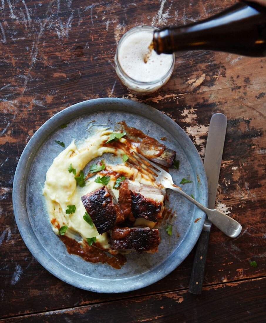 Beef ribs with root vegetable purée and a beer