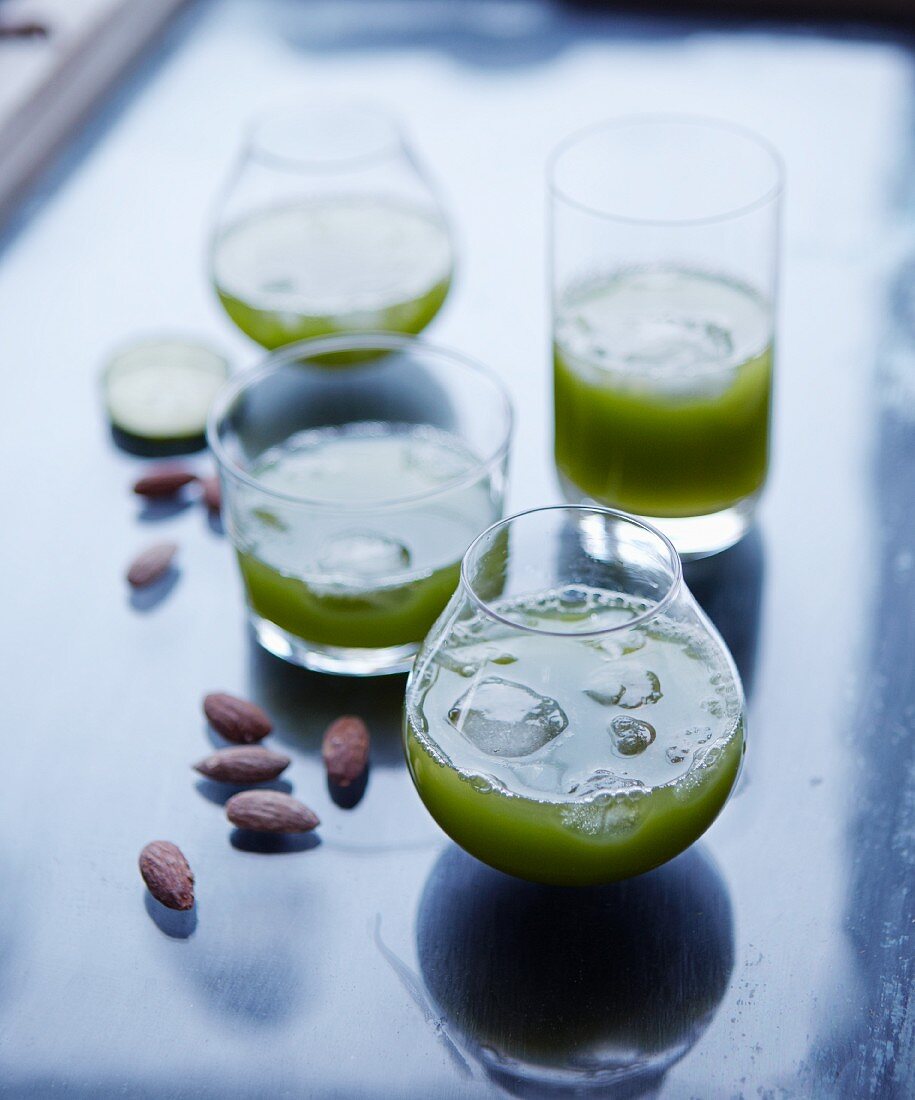 Cucumber drinks with roasted almonds