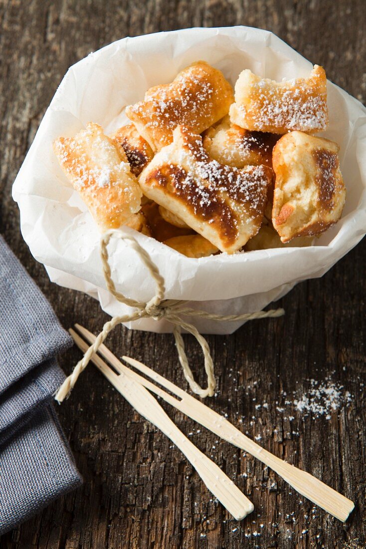 Kaiserschmarrn mit Holzpiekern