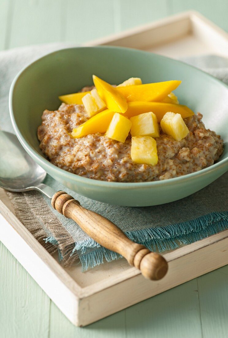 Porridge with mango and pineapple