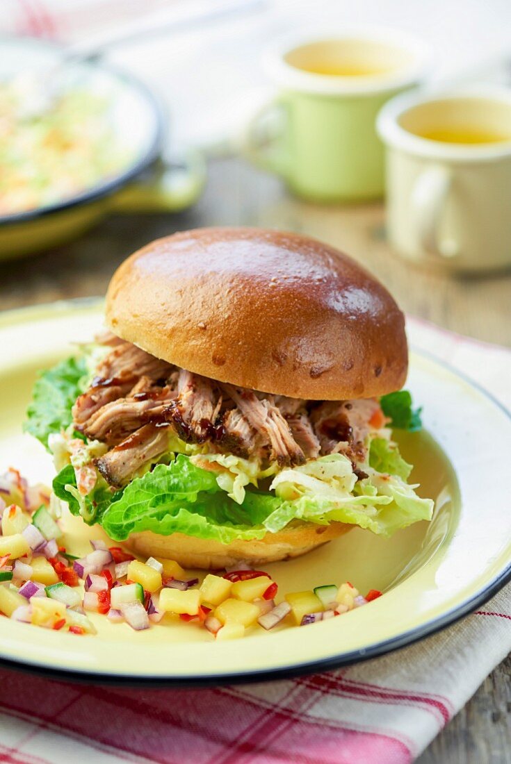 Pulled pork burger with salsa