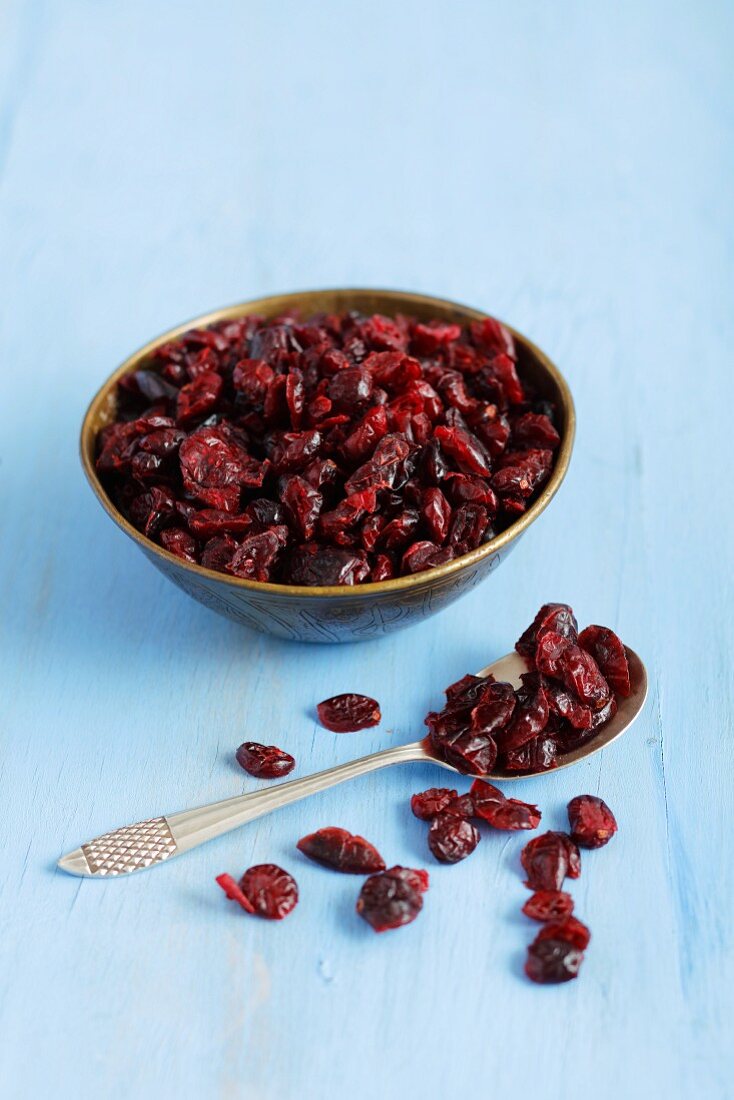 Dried cranberries in a bowl and on a spoon