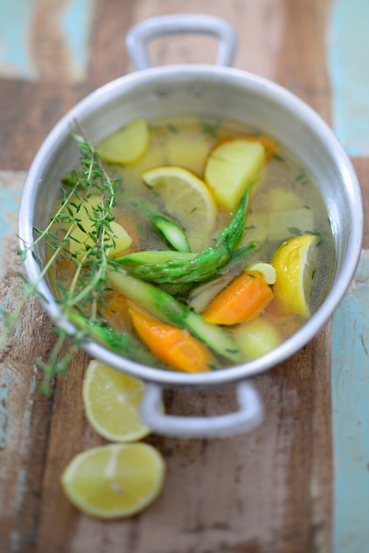 Vegetable stew with lemon and thyme
