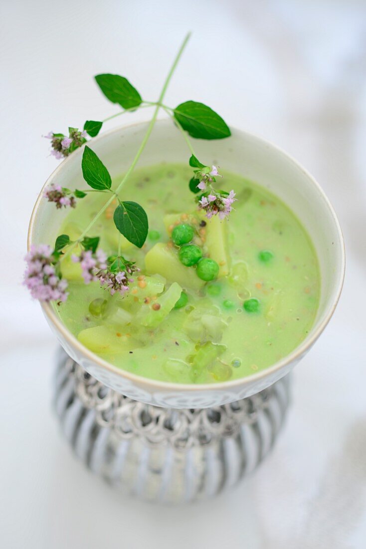 Kartoffelsuppe mit Erbsen