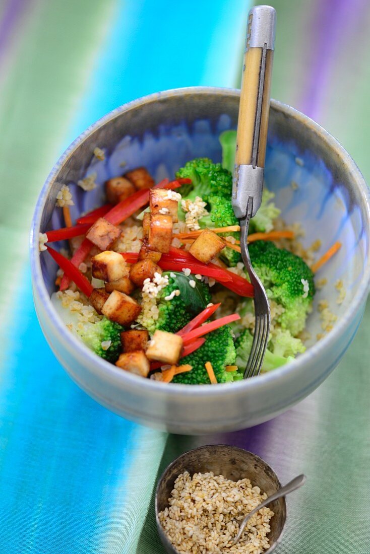 Bulgur and vegetable salad with diced tofu