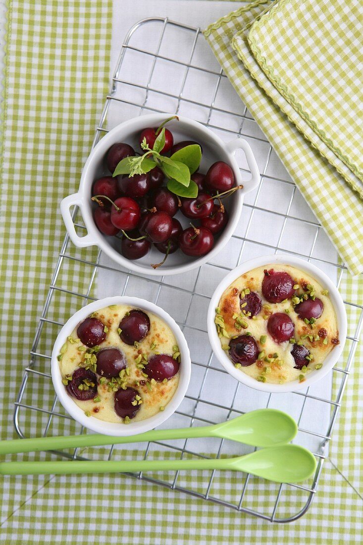 Cherry bake with pistachios