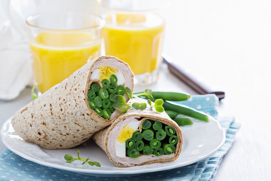 Vollkorn-Wraps mit Ei und grünen Bohnen