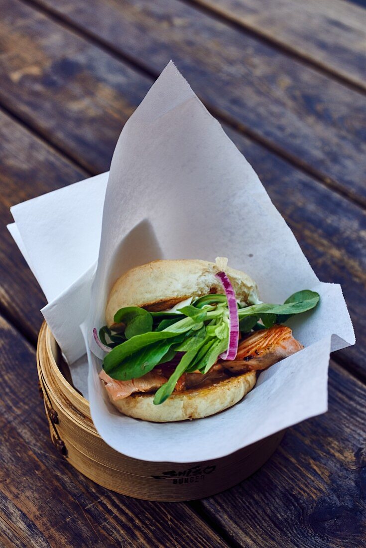 Salmon burger with spinach