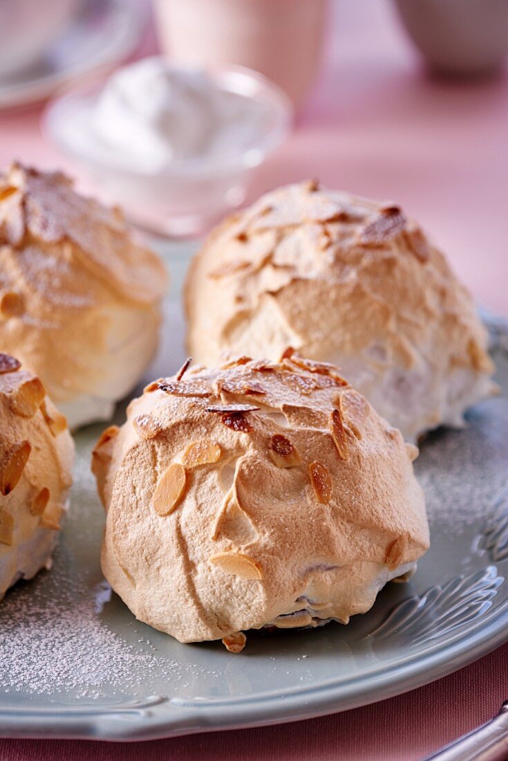 Brioche with meringue and flaked almonds