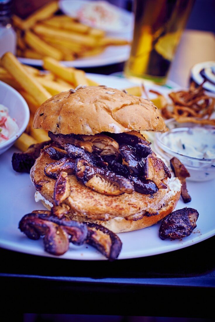 Gemüseburger mit Shiitakepilzen und Champignons