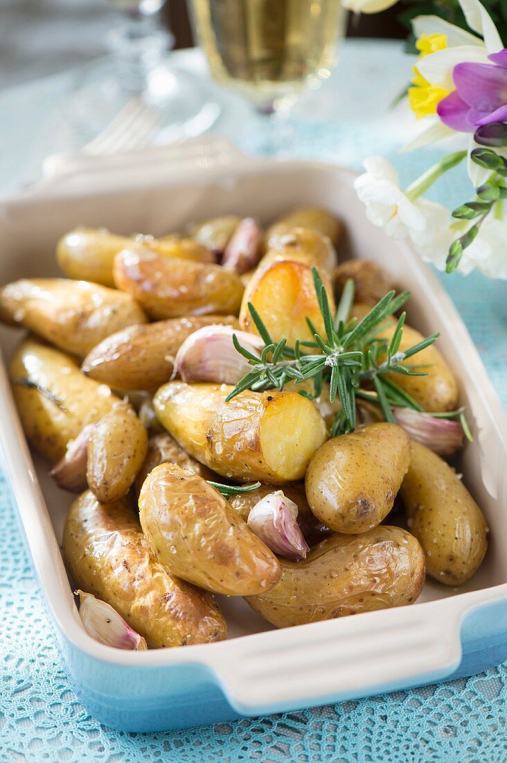 Ofenkartoffeln mit Rosmarin und Knoblauch zu Ostern
