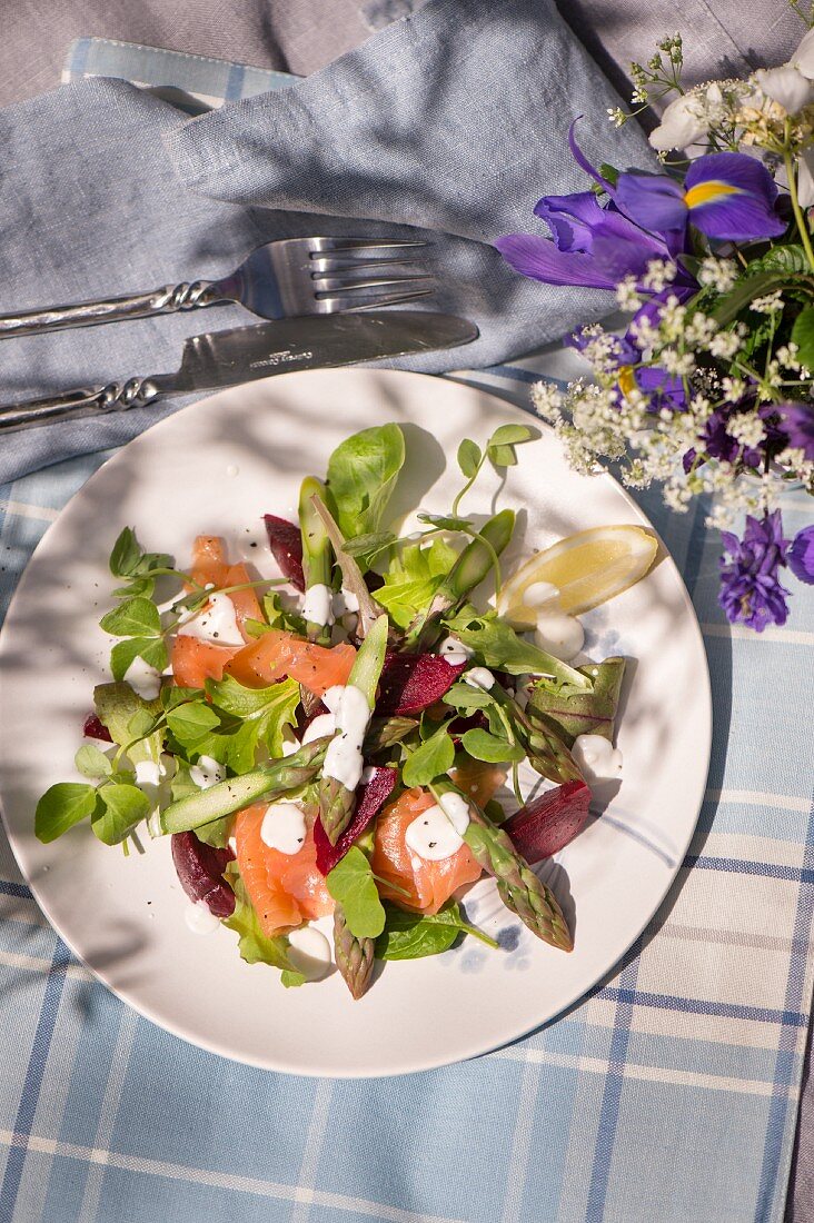 Asparagus salad with smoked salmon