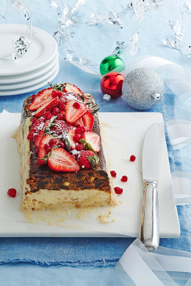Ice-cold Christmas cake with fresh berries