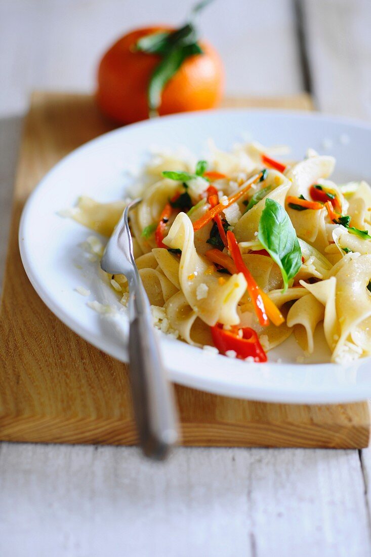 Pasta with mandarin oil, peppers and basil