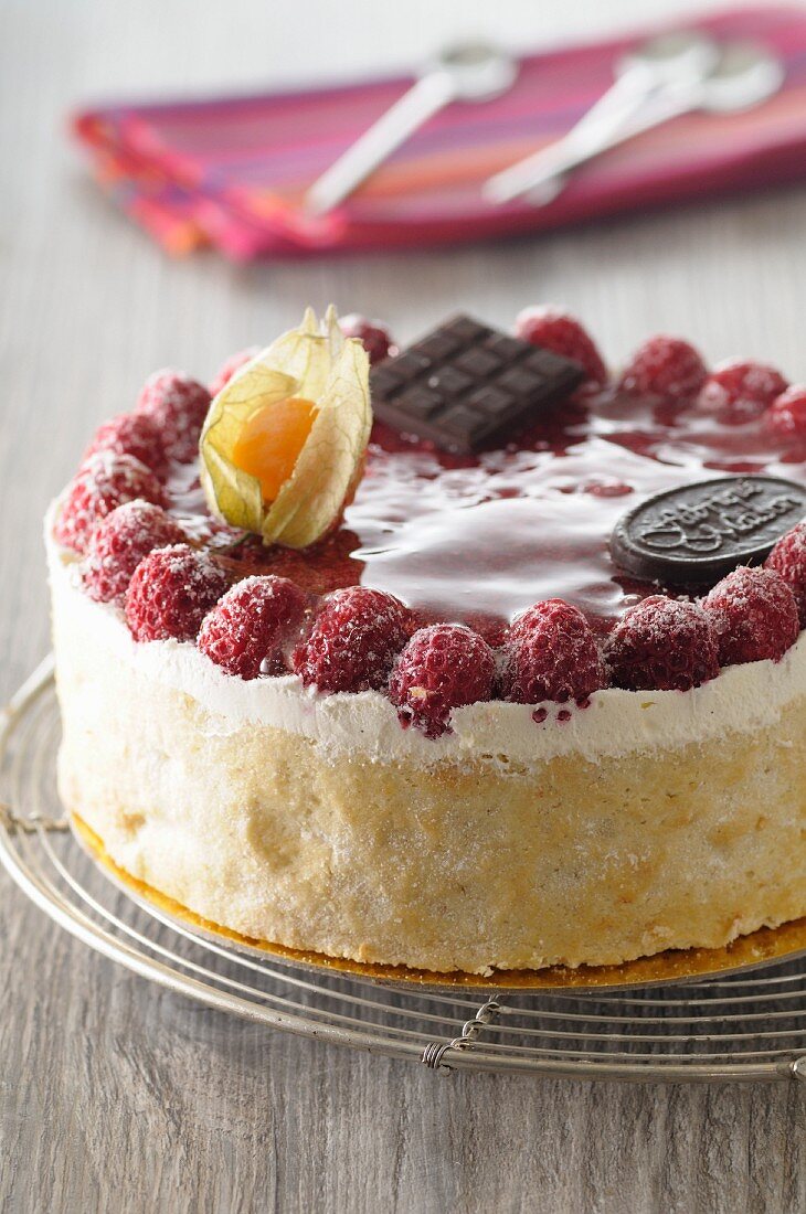 Raspberry cake with chocolate