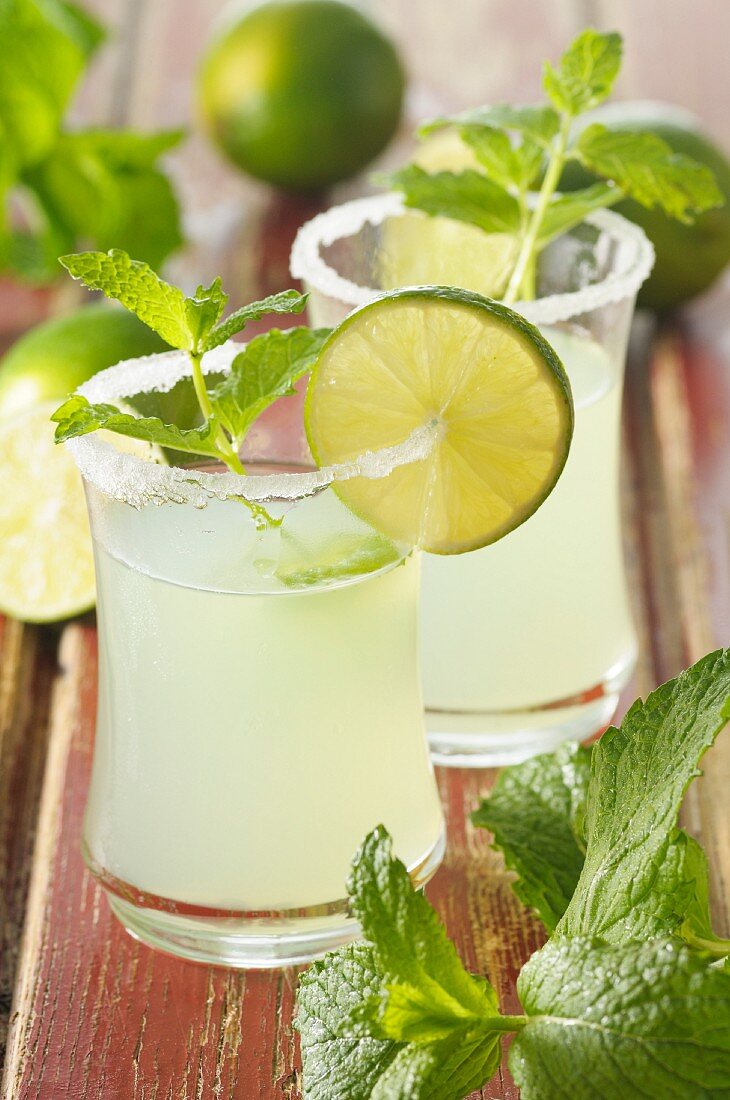 Mojito with lime slices and mint