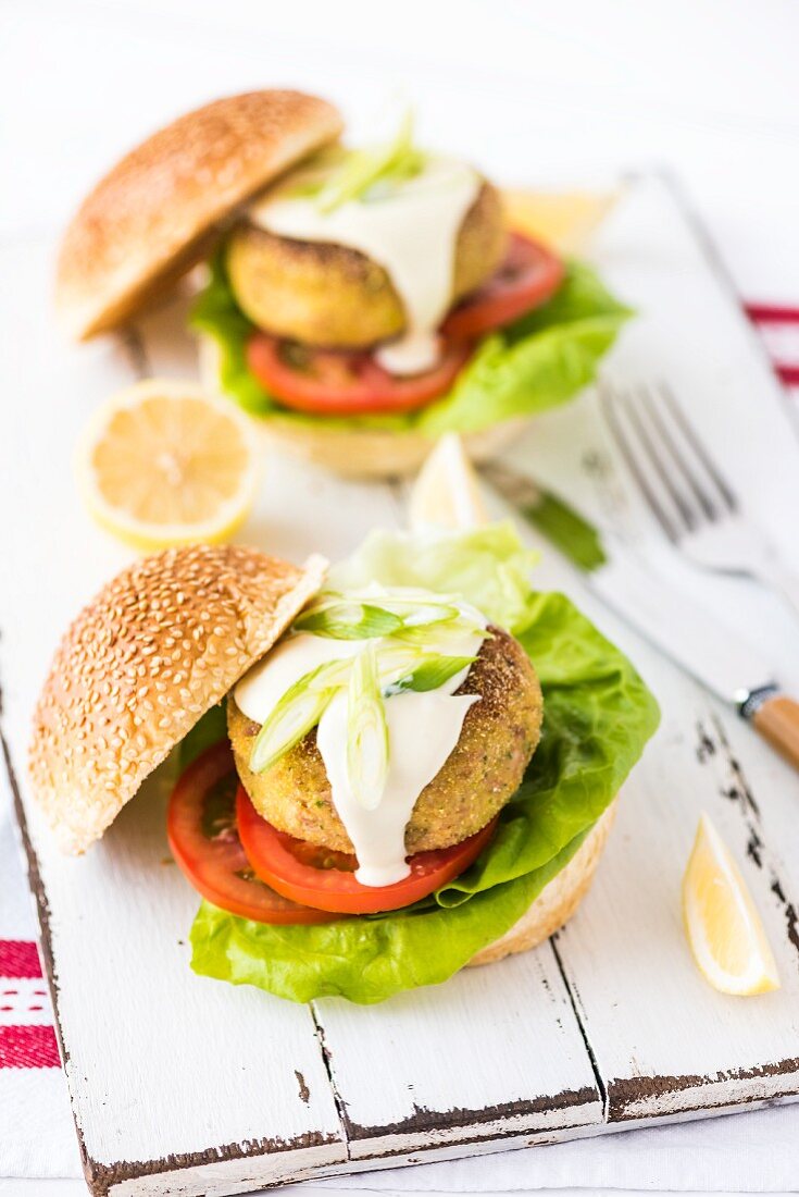 Tuna fish and chickpea burgers with mayonnaise