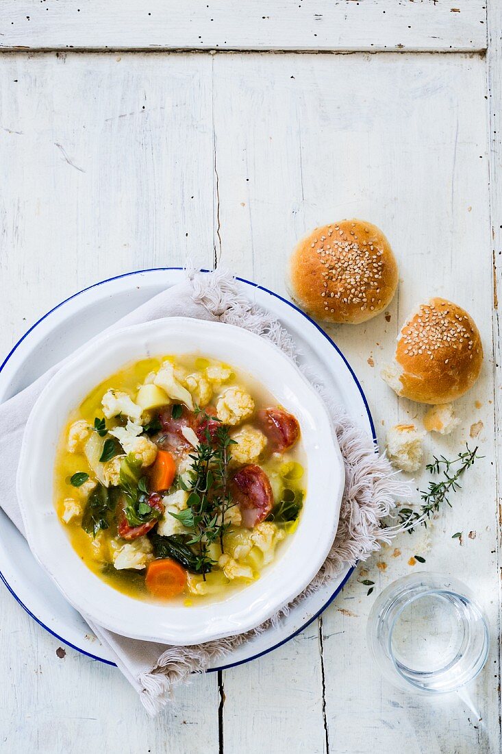 Cauliflower soup with chorizo and bread