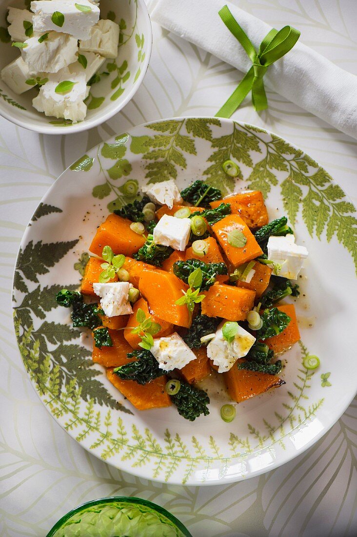 Pumpkin salad with goat's cheese and kale