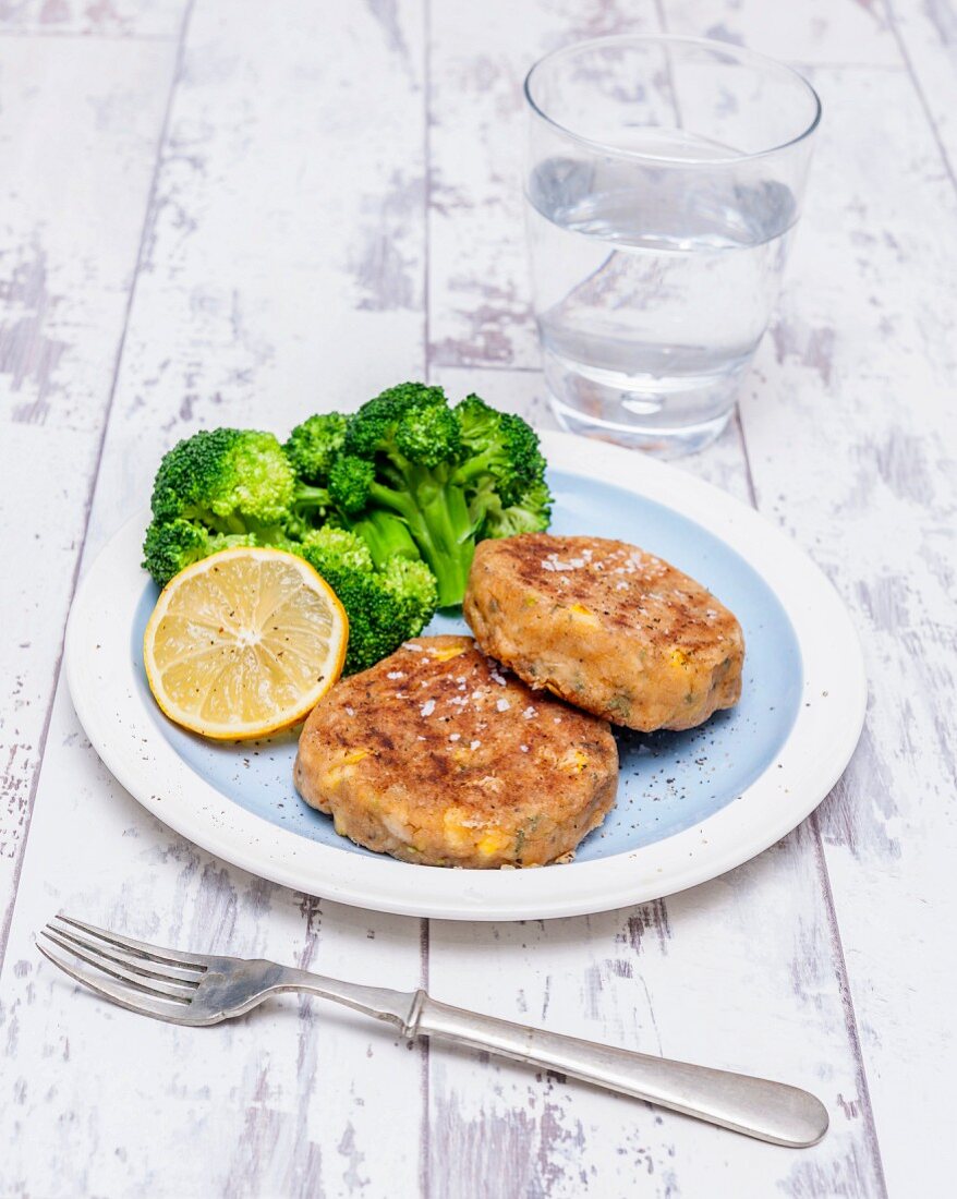 Prawn and sweetcorn fritters with broccoli