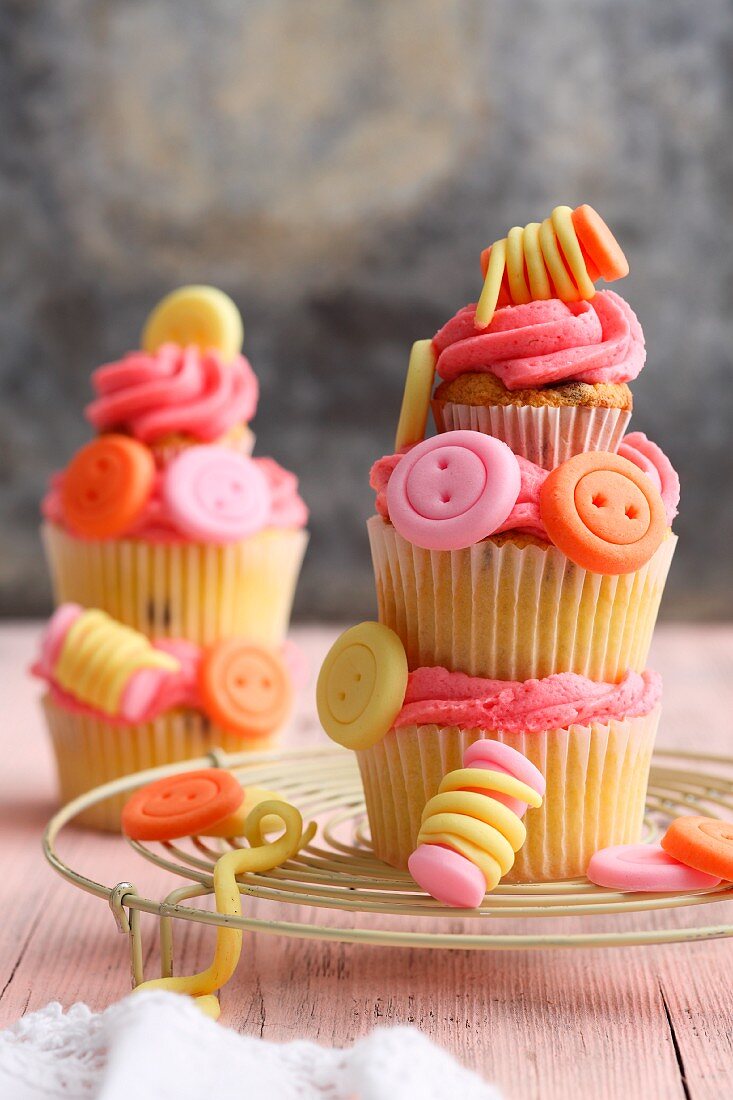 Gestapelte Cupcakes für die Näherin
