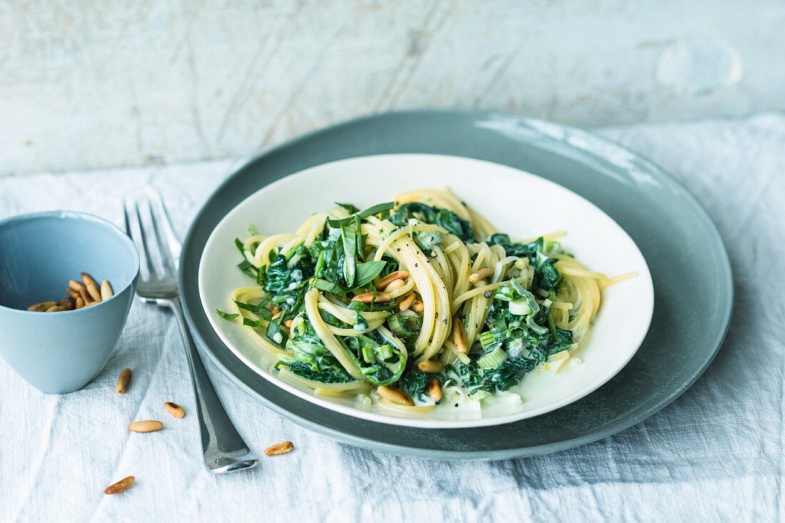Spaghetti with spinach, gorgonzola cheese and pine nuts
